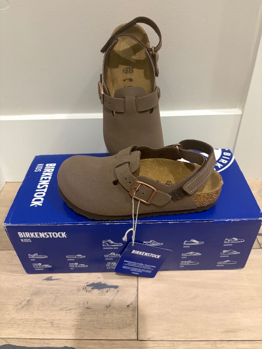 Birkenstock Tokio kids size 30 NWT in box.